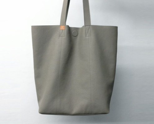 Leather tote bag